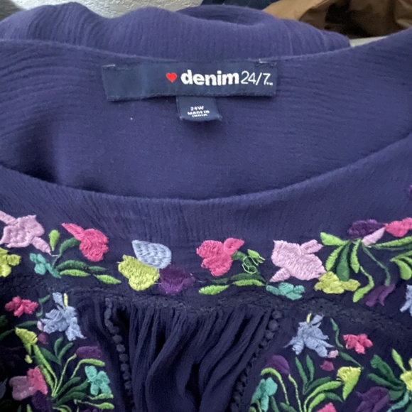 Denim 24/7 Navy embroidered Boho Style Top SZ 24W - Picture 4 of 6